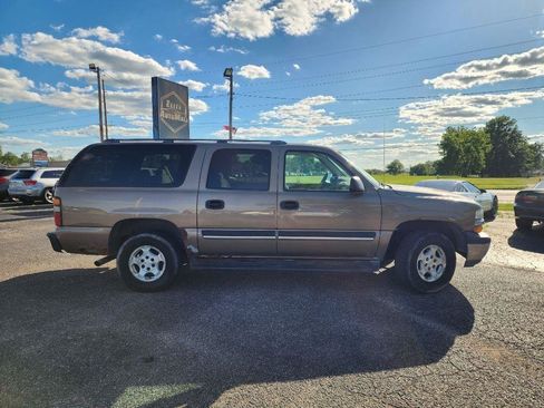 Used 2004 Chevrolet Suburban LS w/ Preferred Equipment Group RWD image 5