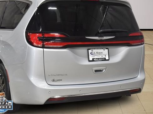 Certified 2024 Chrysler Pacifica Touring-L FWD image 41