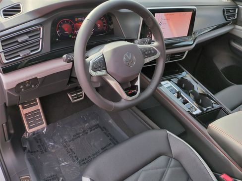 New 2026 Volkswagen Atlas Peak Edition AWD/4WD image 9