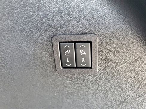 Used 2024 Buick Enclave Premium image 31