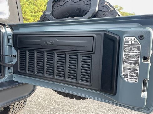 Used 2024 Jeep Wrangler Unlimited Rubicon image 31