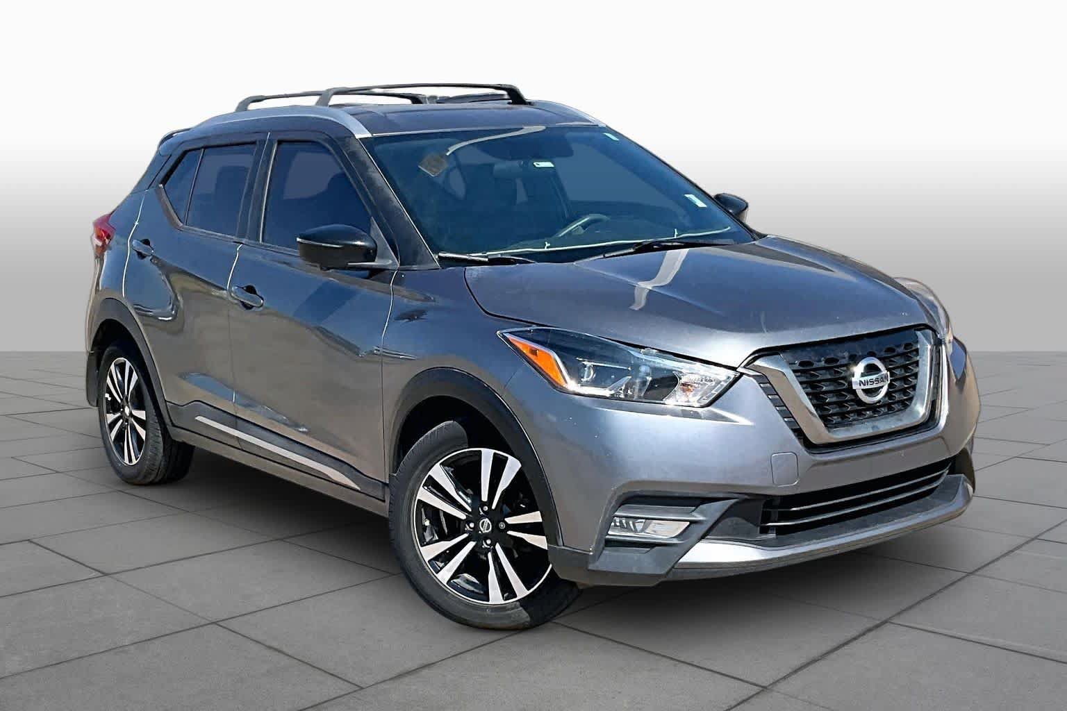 Used 2018 Nissan Kicks SR w/ Exterior Package FWD image 2