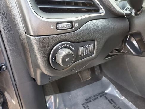 Certified 2022 Jeep Cherokee Trailhawk image 11