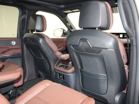 New 2026 Lincoln Navigator Reserve AWD/4WD image 33