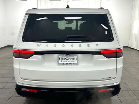 Used 2024 Jeep Wagoneer L Series III w/ Flexible Seating Group AWD/4WD image 4