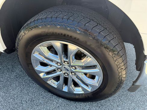 Used 2025 Ford F150 Lariat AWD/4WD image 9