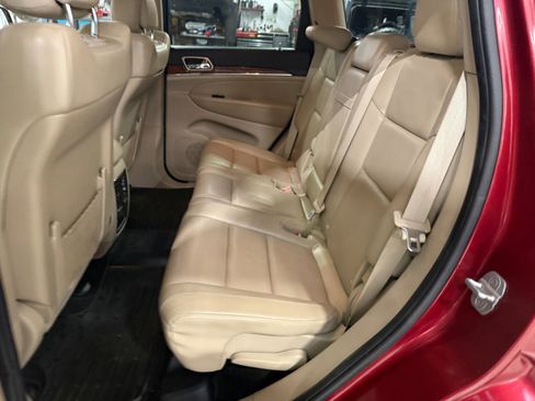 Used 2013 Jeep Grand Cherokee Limited w/ Luxury Group II image 37