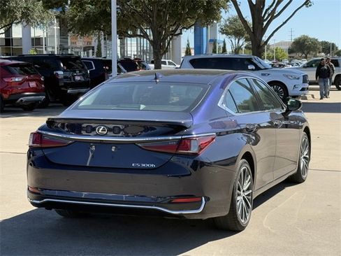 Used 2023 Lexus ES 300h w/ Premium Package image 4