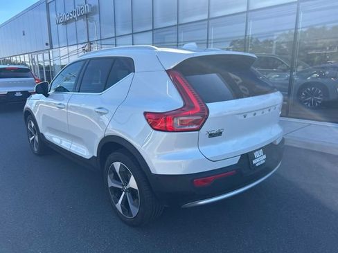Certified 2025 Volvo XC40 B5 Plus AWD/4WD image 3