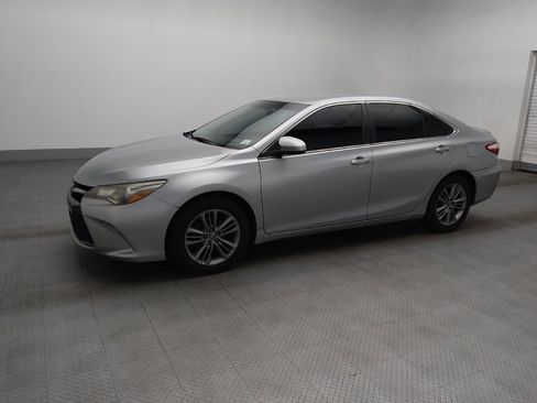 Used 2015 Toyota Camry SE FWD image 2