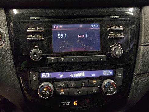 Used 2017 Nissan Rogue SV FWD image 25