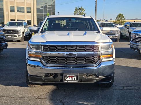Used 2018 Chevrolet Silverado 1500 LT w/ Trailering Package AWD/4WD image 11