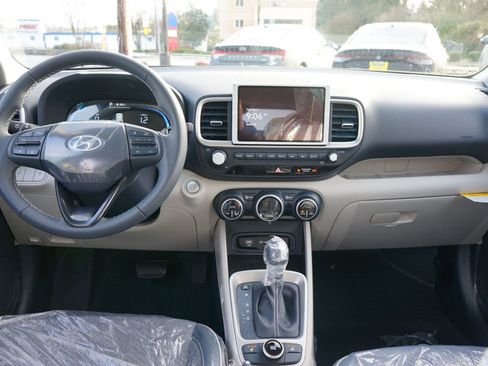 New 2025 Hyundai Venue Limited image 11