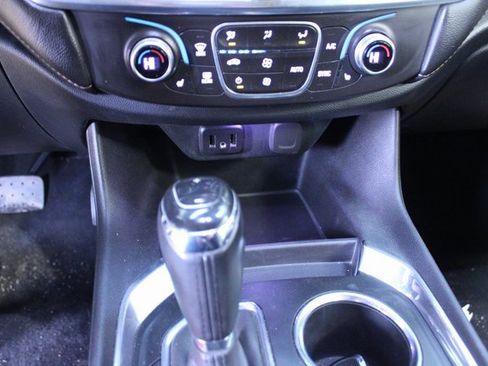 Used 2018 Chevrolet Traverse LT image 17