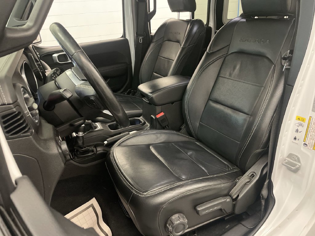 Used 2018 Jeep Wrangler Unlimited Sahara AWD/4WD image 13
