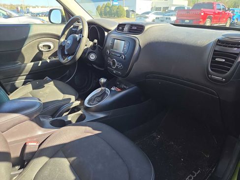 Used 2017 Kia Soul + image 7