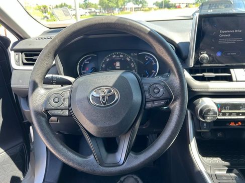 Used 2025 Toyota RAV4 XLE AWD/4WD image 21