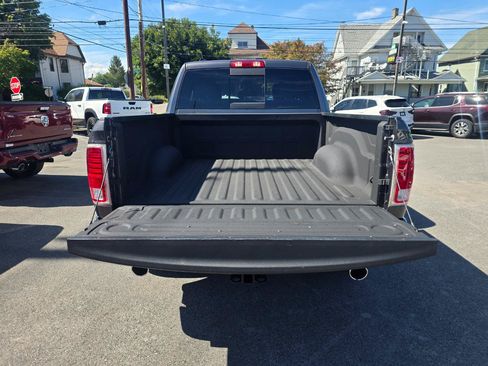 Used 2017 RAM 1500 Laramie w/ Convenience Group AWD/4WD image 18