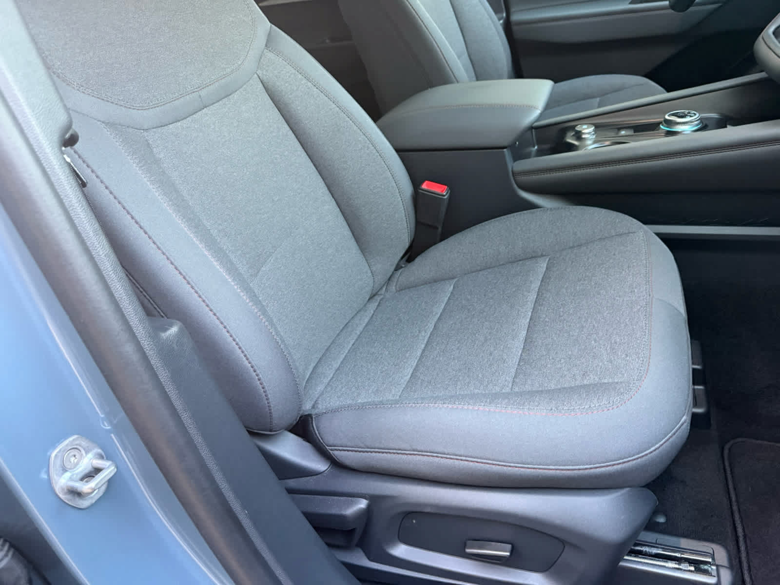 Used 2025 Ford Explorer Active AWD/4WD image 10