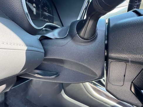 Used 2023 Toyota Highlander Limited image 28