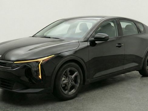 Used 2025 Kia K4 LXS image 3