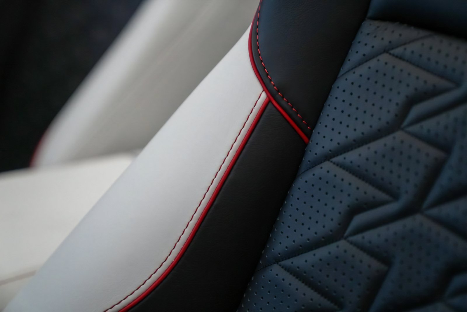 New 2026 Aston Martin Vanquish Convertible RWD image 7