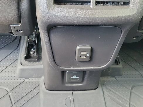 Used 2024 Chevrolet Equinox LT FWD image 32