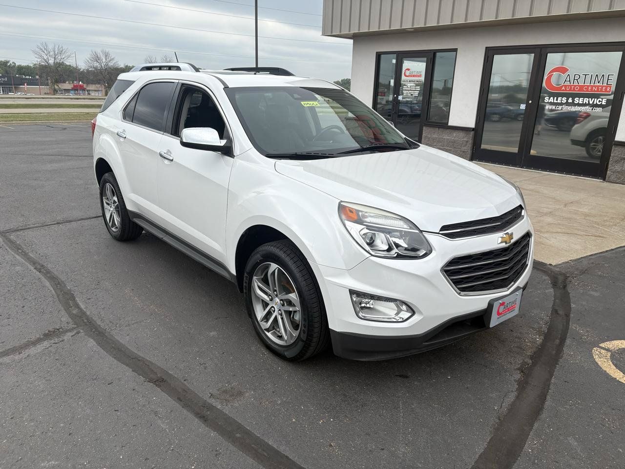 Used 2017 Chevrolet Equinox Premier w/ Enhanced Convenience Package AWD/4WD image 2