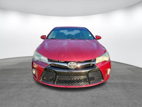 Used 2016 Toyota Camry SE FWD image 2