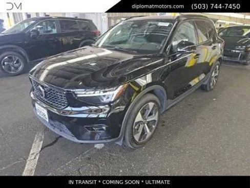 Used 2023 Volvo XC40 B5 Ultimate AWD/4WD image 1
