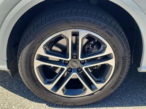 Certified 2025 Audi Q5 Premium w/ Convenience Package image 9