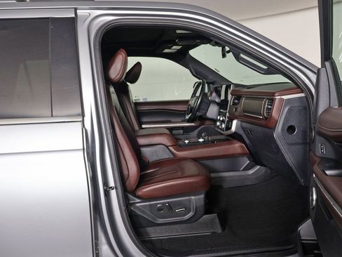 Used 2024 Ford Expedition Limited image 34