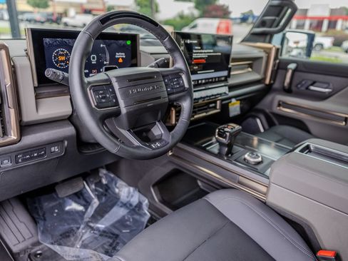 Used 2025 GMC Hummer EV 3X w/ LPO, Cargo Utility Package AWD/4WD image 4