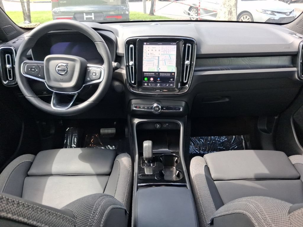 Used 2023 Volvo C40 Recharge Core AWD/4WD image 9