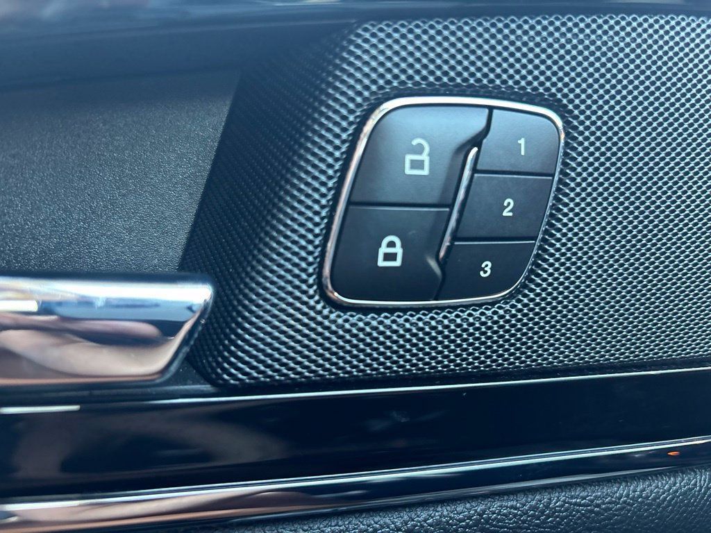 Used 2023 Lincoln Nautilus Reserve AWD/4WD image 18