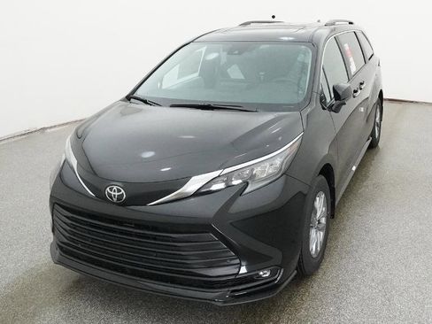 New 2026 Toyota Sienna XLE FWD image 9