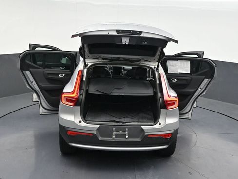 Used 2023 Volvo XC40 B5 Plus AWD/4WD image 37