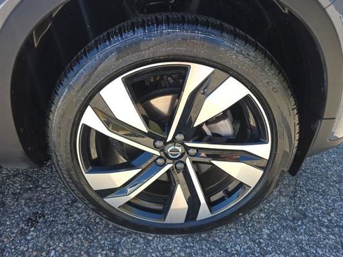 Used 2023 Volvo XC40 B5 Plus w/ Climate Package AWD/4WD image 12