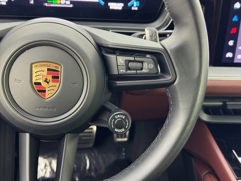 Used 2025 Porsche Cayenne S image 23