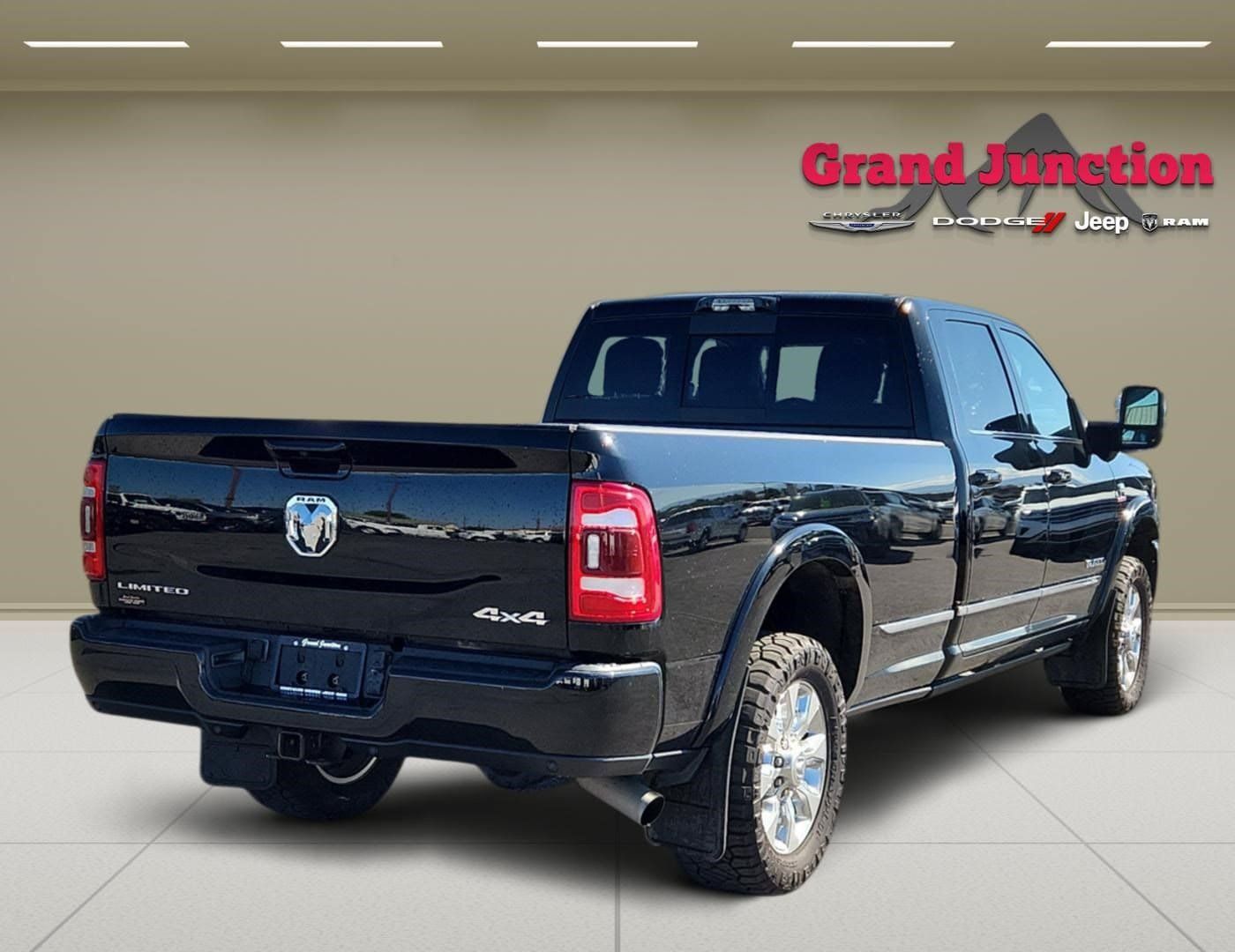 Used 2024 RAM 3500 Limited AWD/4WD image 4