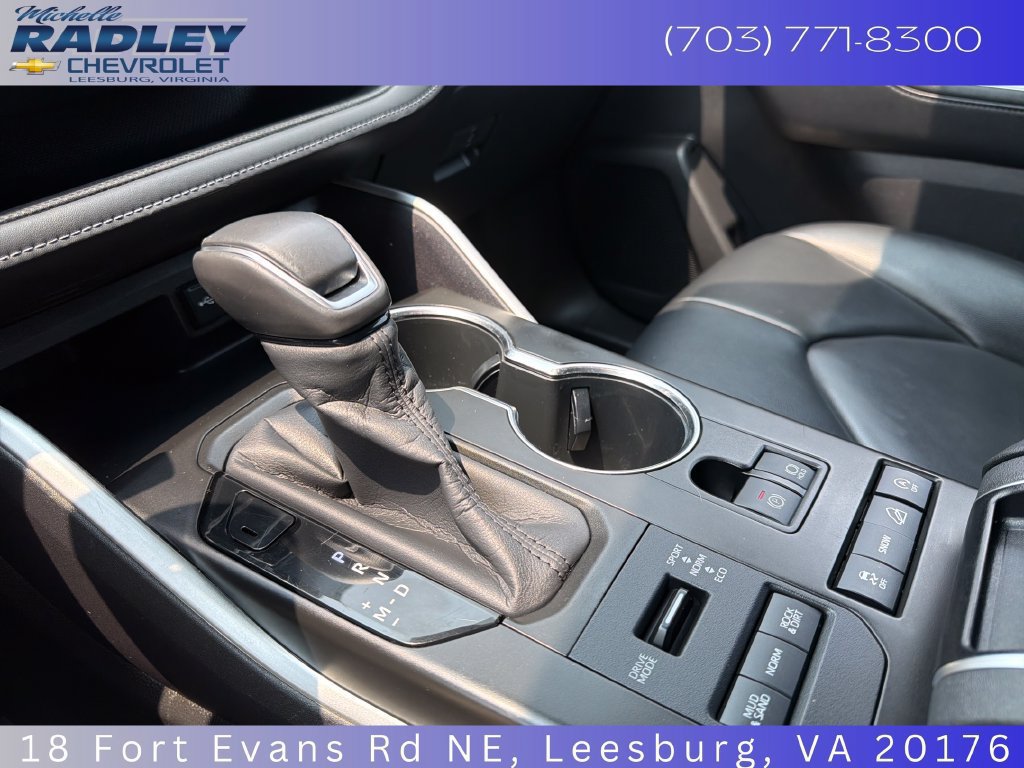 Used 2020 Toyota Highlander XLE AWD/4WD image 11