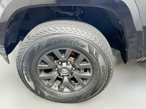 Used 2018 Toyota Tacoma SR5 image 13