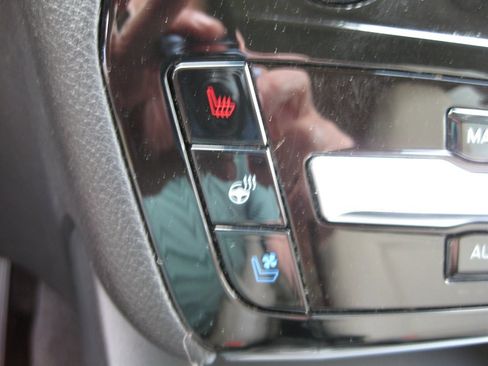 Used 2023 Ford Explorer Limited w/ Equipment Group 301A image 25