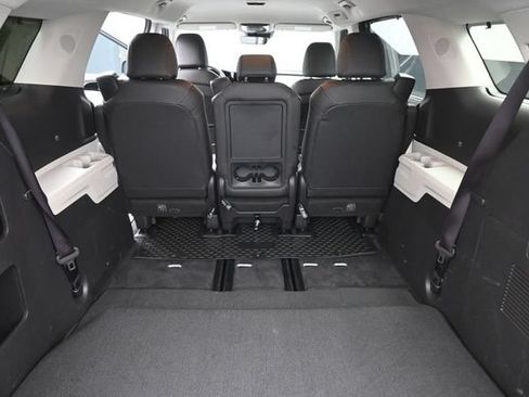Used 2024 Kia Carnival EX FWD image 10