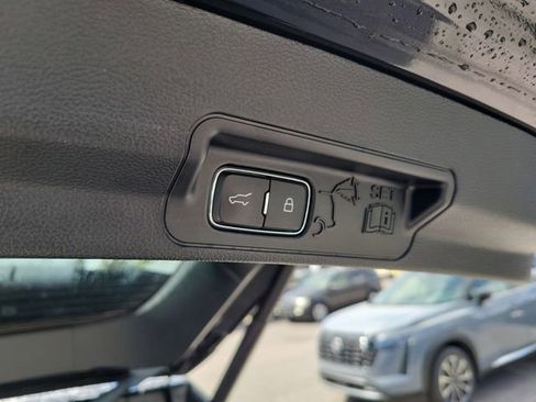 Used 2022 Ford Explorer XLT w/ Equipment Group 202A image 9