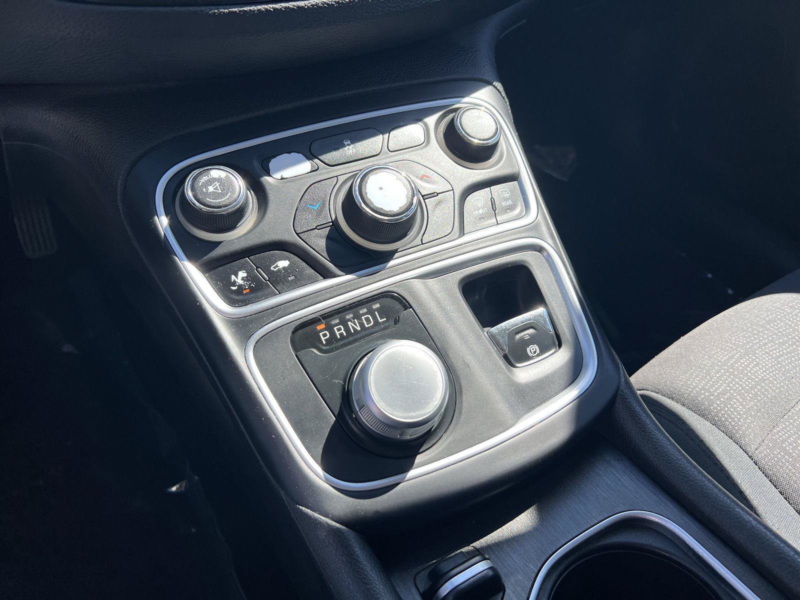 Used 2015 Chrysler 200 Limited w/ Convenience Group FWD image 33