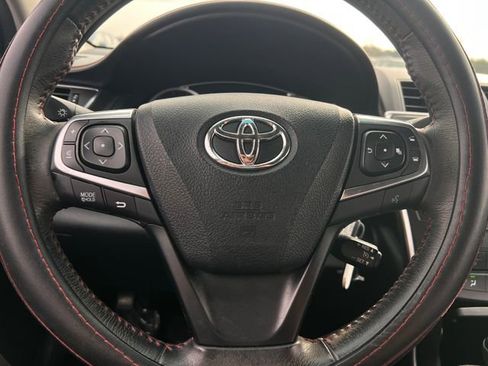 Used 2017 Toyota Camry SE image 18