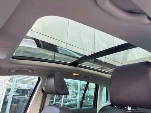 Used 2016 Volkswagen Tiguan SE image 12