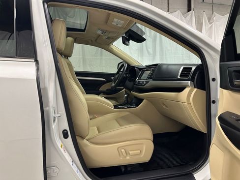 Used 2019 Toyota Highlander XLE AWD/4WD image 57