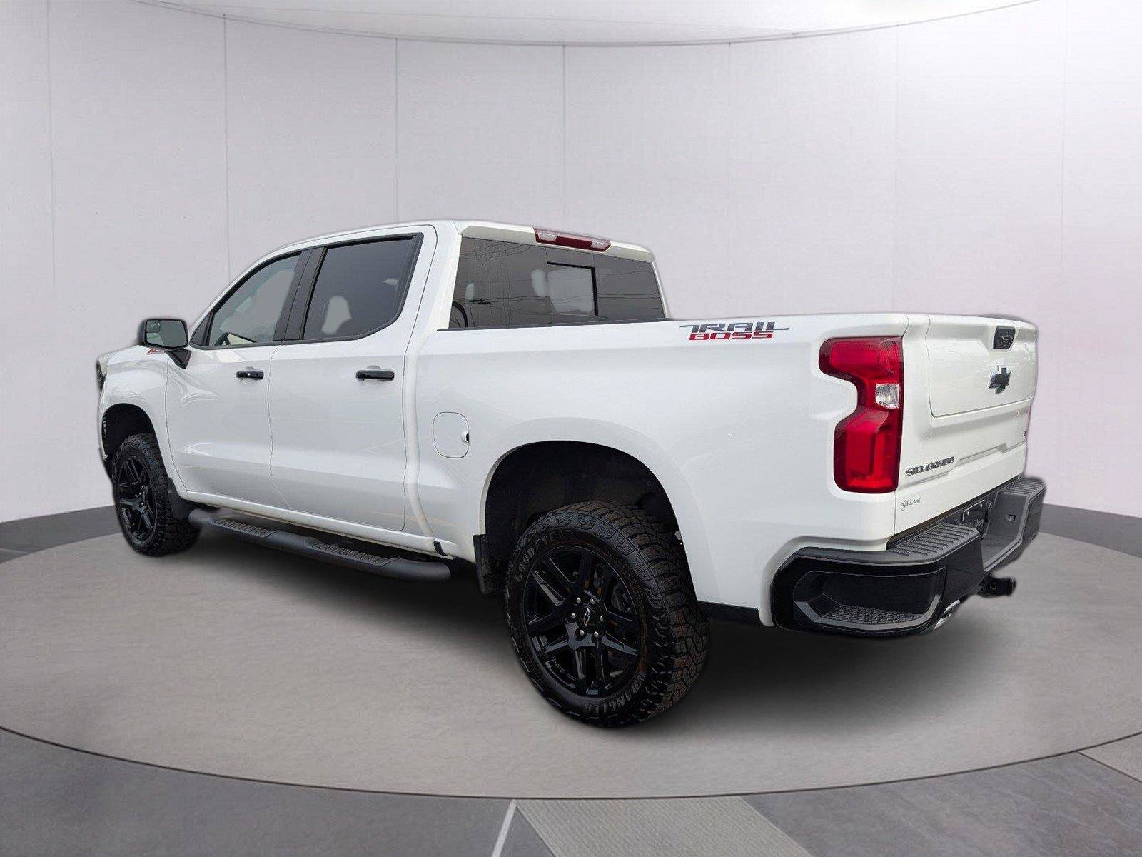 Used 2025 Chevrolet Silverado 1500 LT Trail Boss w/ Convenience Package II AWD/4WD image 5